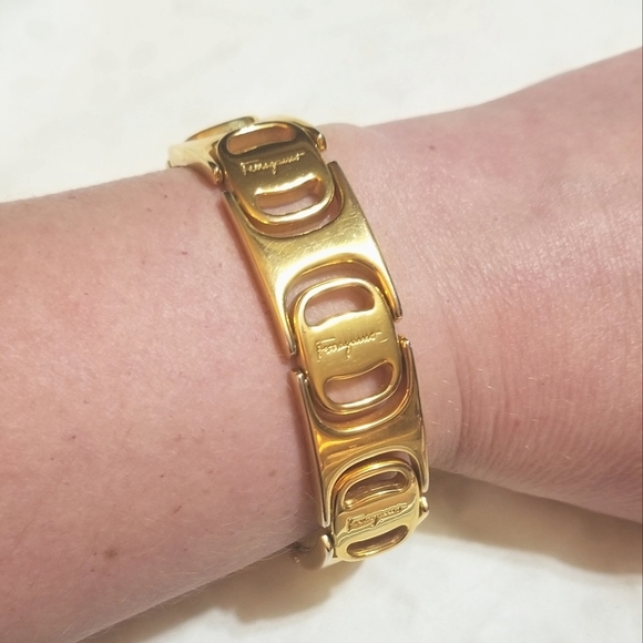 SALVATORE FERRAGAMO Gold Plated VALA Buckle LOGO Bracelet - Picture 8 of 8